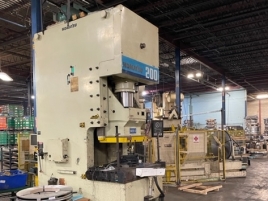 KOMATSU 220 TON C-FRAME PRESS